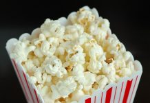 How to make popcorn in microwave without a bag at home