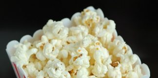How to make popcorn in microwave without a bag at home